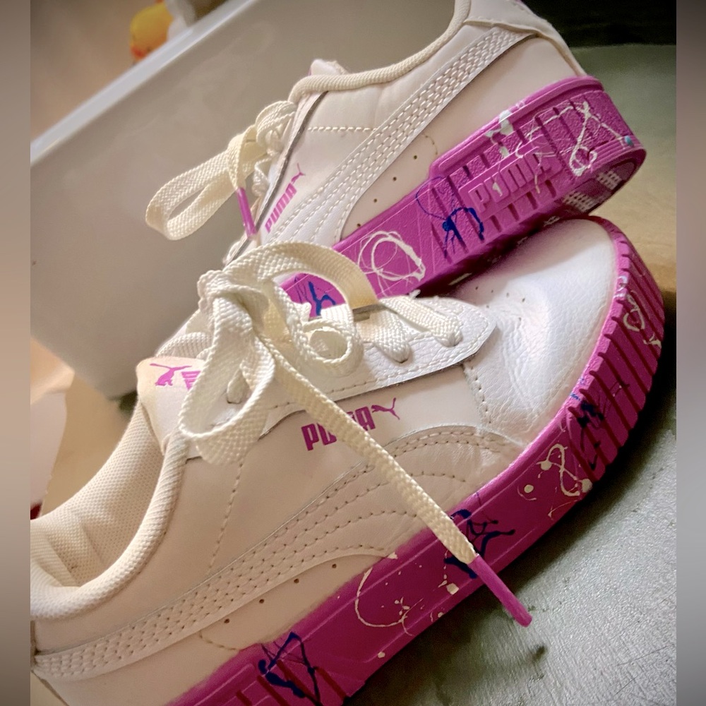 Puma Carina 2.0 Splatter Jr. Used in excellent condition. Youth 12.